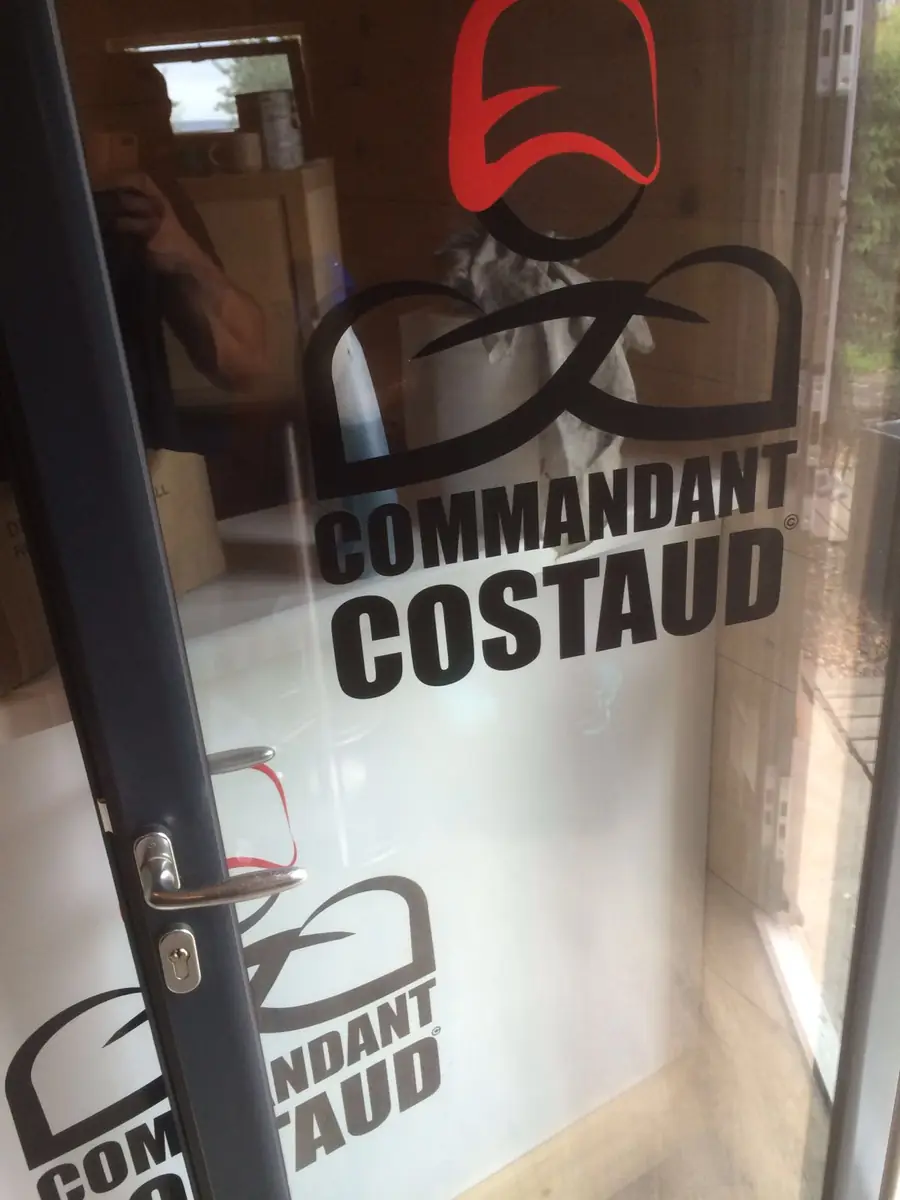 Marquage adhésif sur vitrine Lili K Wèt